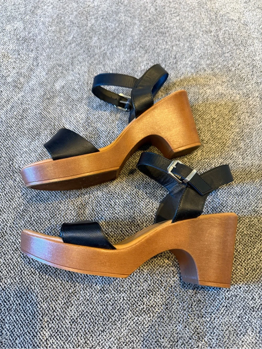 me too Black Leather Open-Toe Ankle-Strap Block Sandals